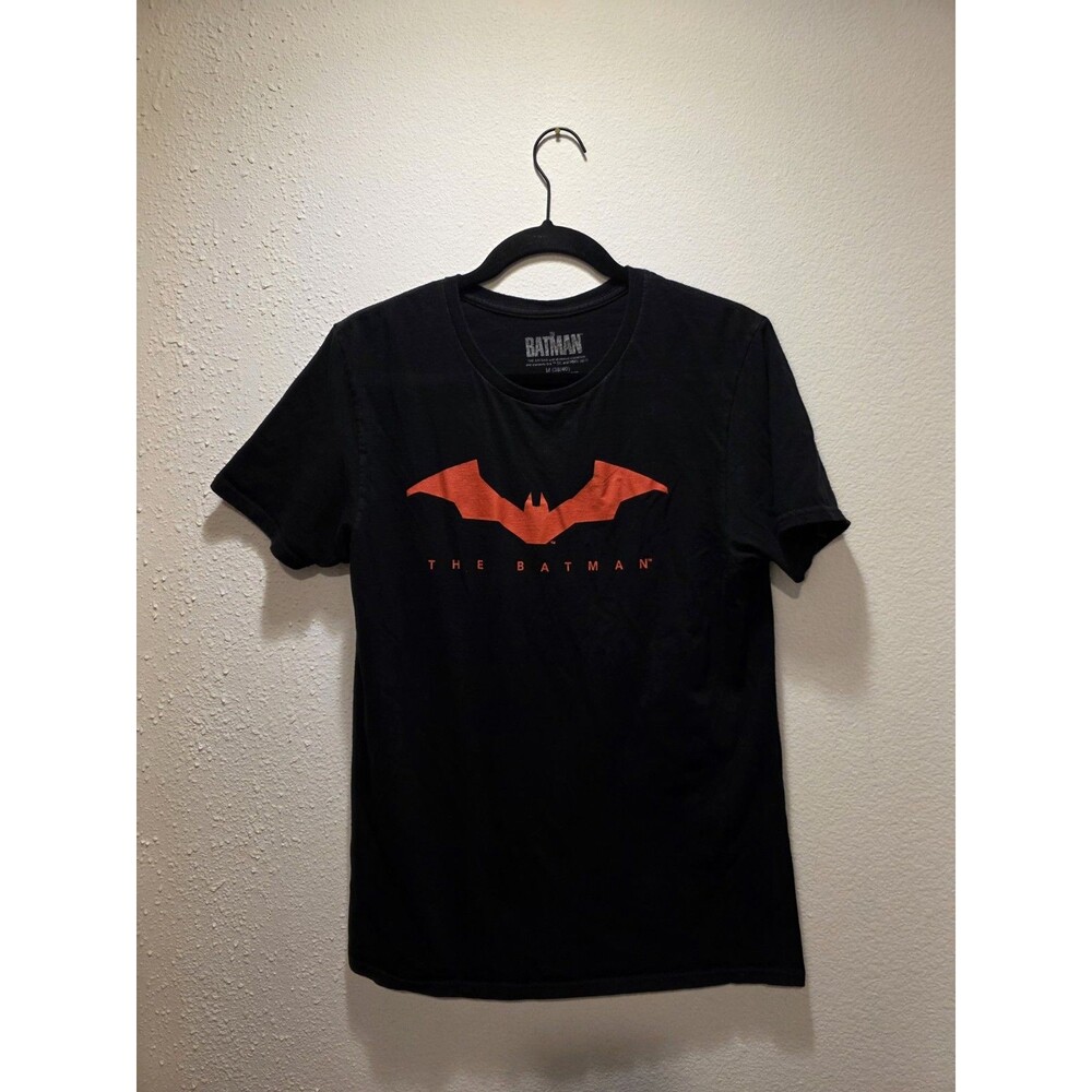 The Batman 2022 Movie T-Shirt Tee Signal Red Logo Large Black DC Men's Medium